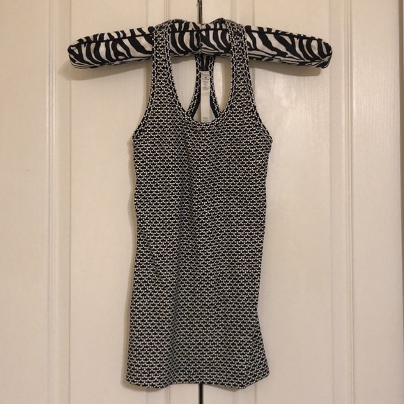 lululemon Black & White Yoga Top - Picture 4 of 10